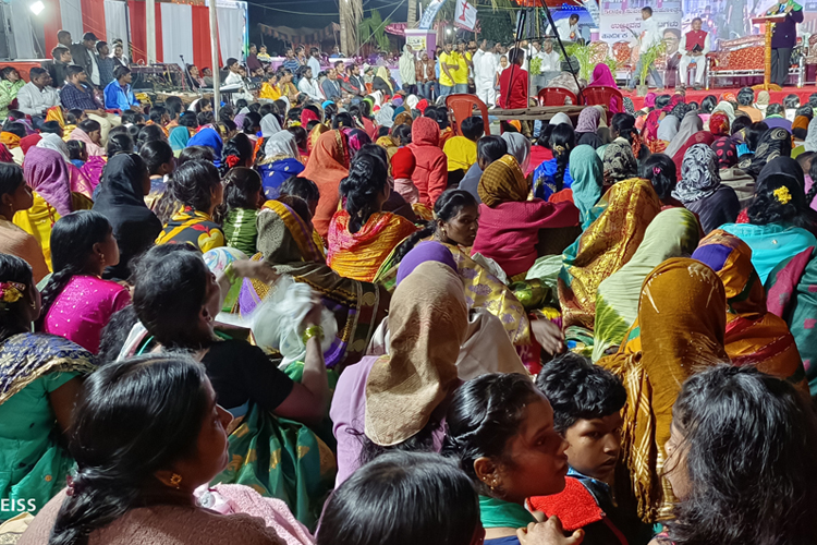 Thousands gathered at the three days prayer meeting held at Bidar, Karnataka by Grace Ministry on 26th, 27th and 28th of November, 2021 on the grounds of St Paul's Church. 